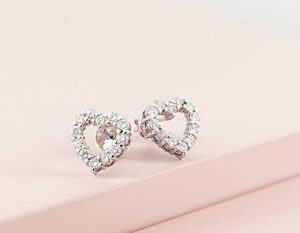 Apa Saja Keunggulan Memiliki Anting Diamond Dibandingkan dengan Jenis Perhiasan Lain?