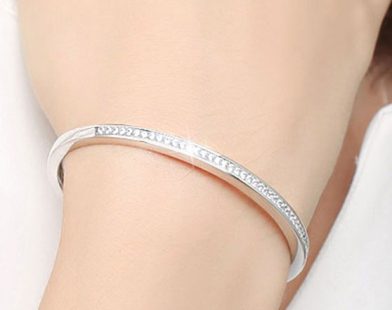 Yuk Intip Bagaimana Proses Pembuatan Gelang Berlian Mewah